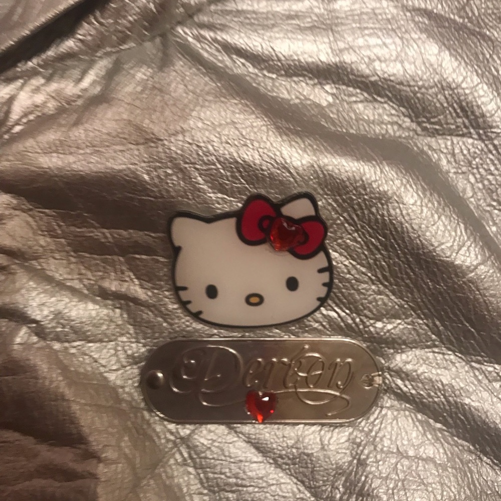 Amazing 🤩 rare y2k metallic silver hello kitty cropped jacket♥️ - Picture 11 of 17